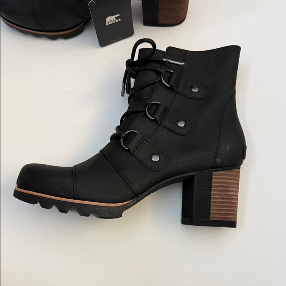 SOREL NWT Black Lace Up Women's Boots - Picture 5 of 9
